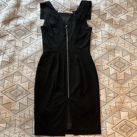 Black Hālo cocktail dress. Size: 6. - Picture 2 of 5